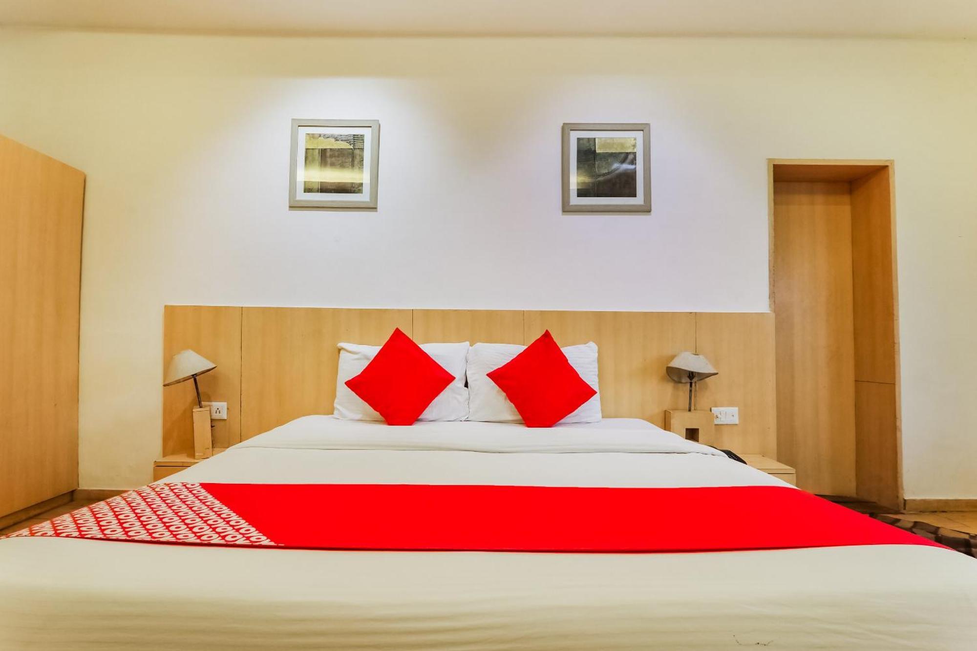 Hotel Sita Kiran Bareilly Exteriör bild