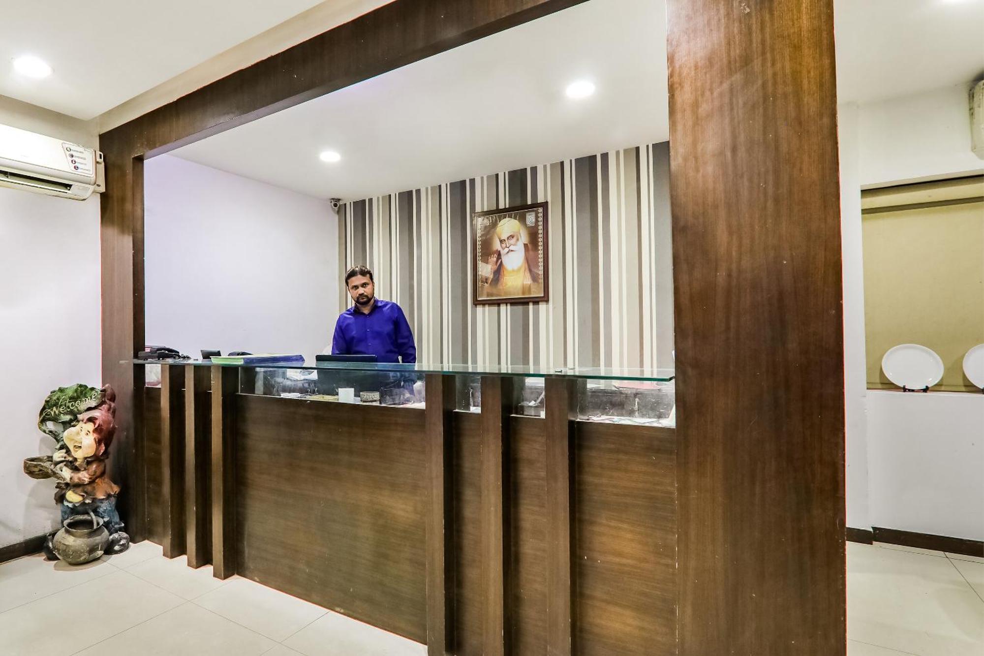 Hotel Sita Kiran Bareilly Exteriör bild