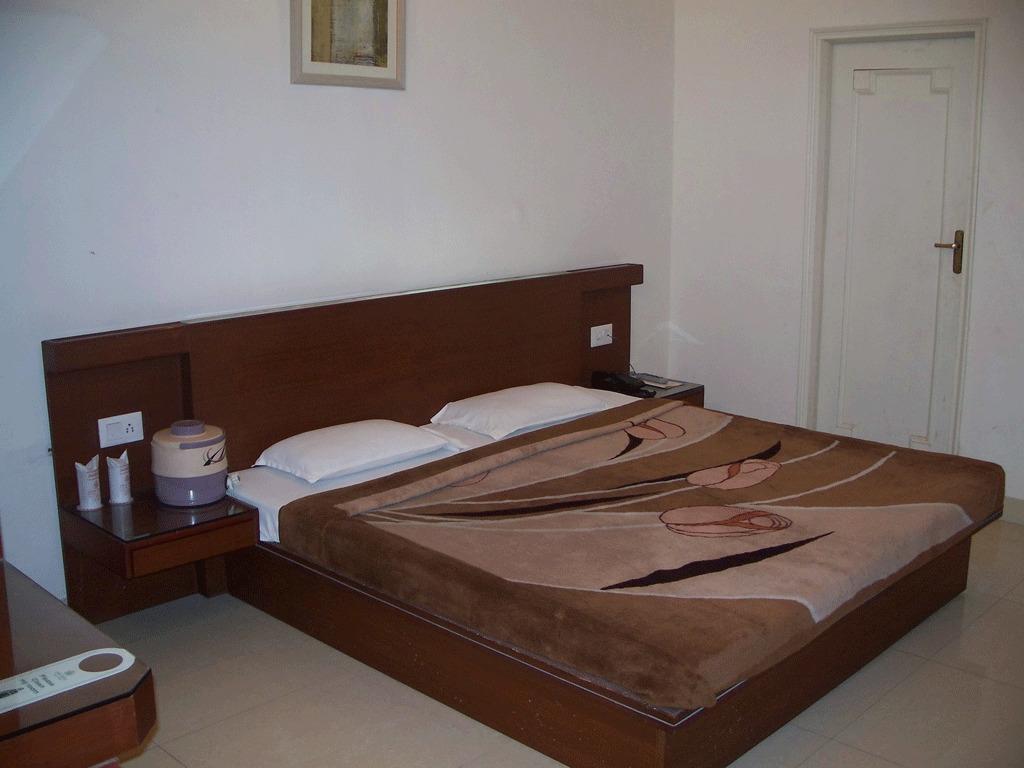 Hotel Sita Kiran Bareilly Exteriör bild