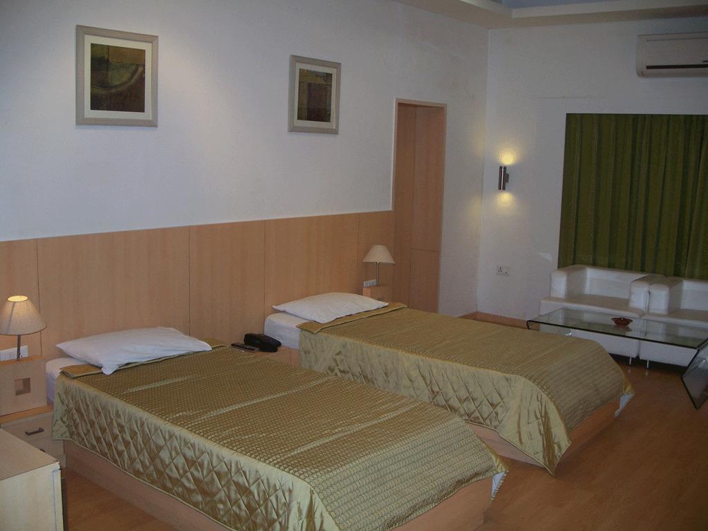 Hotel Sita Kiran Bareilly Exteriör bild
