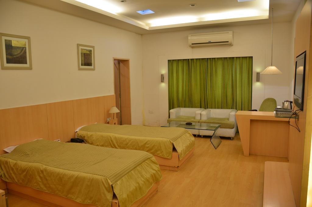 Hotel Sita Kiran Bareilly Exteriör bild