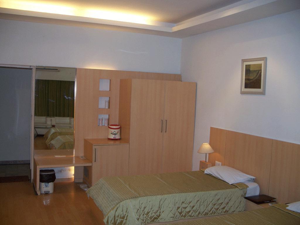 Hotel Sita Kiran Bareilly Exteriör bild